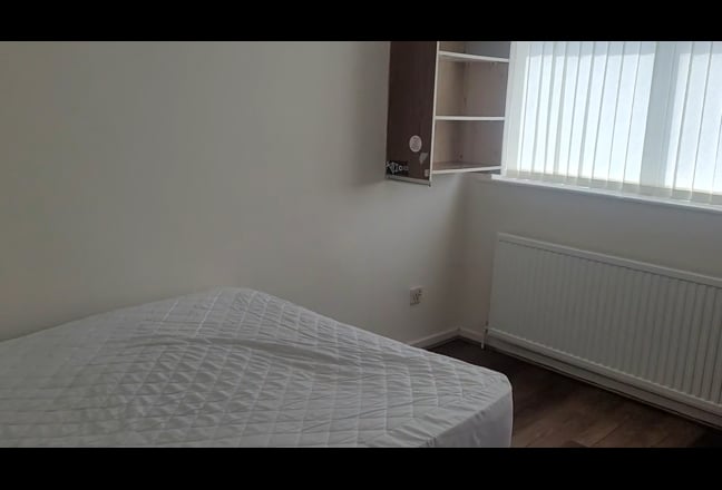 Furnished four bedroom house 5mins to Uni/City Main Photo