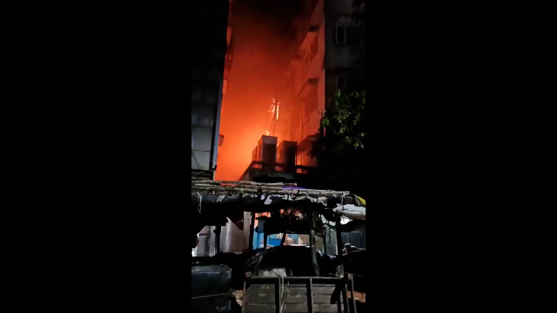 कोलकाता: माछुआ इलाके में 5 मंजिला होटल में भीषण आग, 14 लोगों की मौत#fair