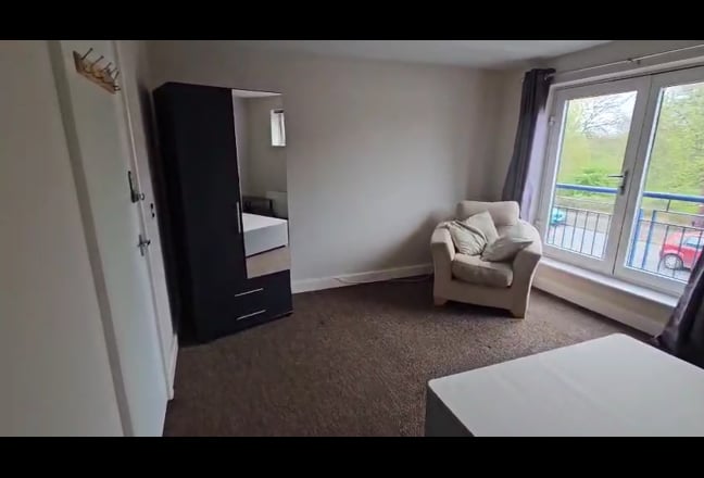 1 Week Free Large Double Room Near Uni / HU5 Main Photo