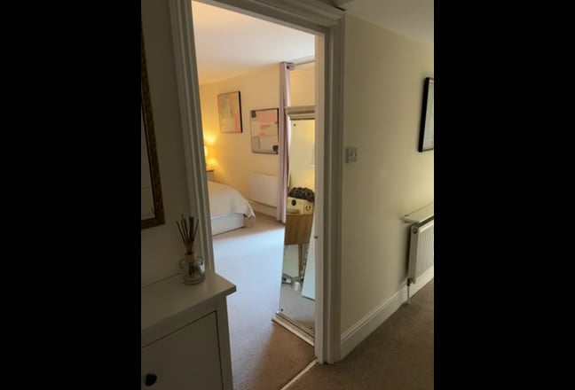 Clean & homely flat with friendly female housemate Main Photo