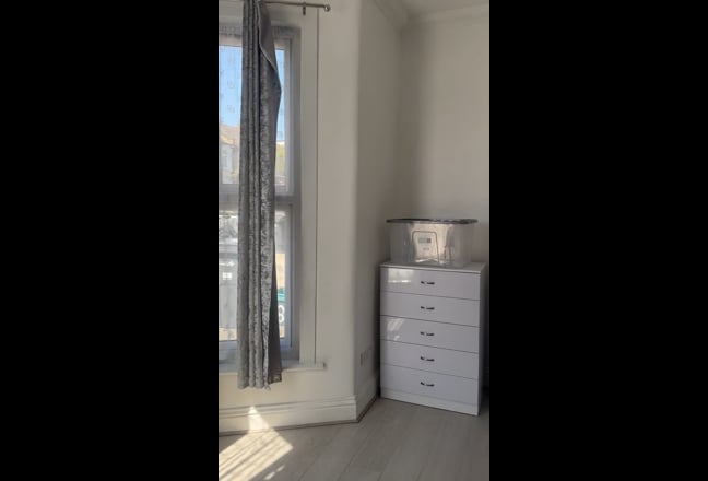 Video 1: Plenty of parking on site.