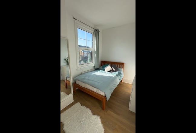 Spacious & Well Located Double Room-Bills Included Main Photo