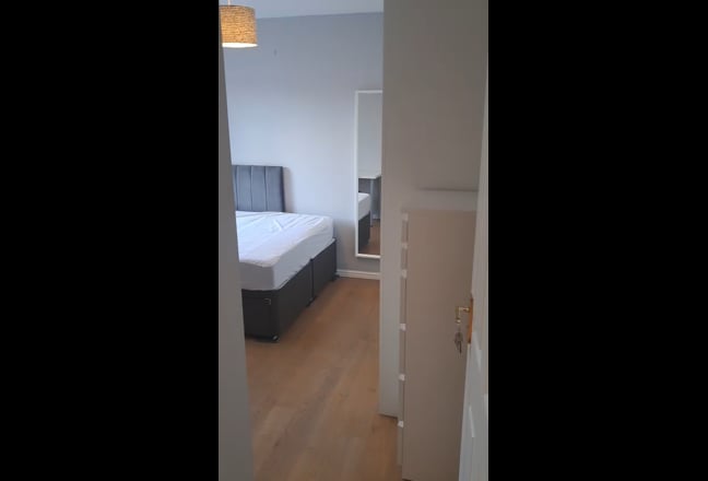 Ensuite to rent, Limehouse Marina E14 Main Photo