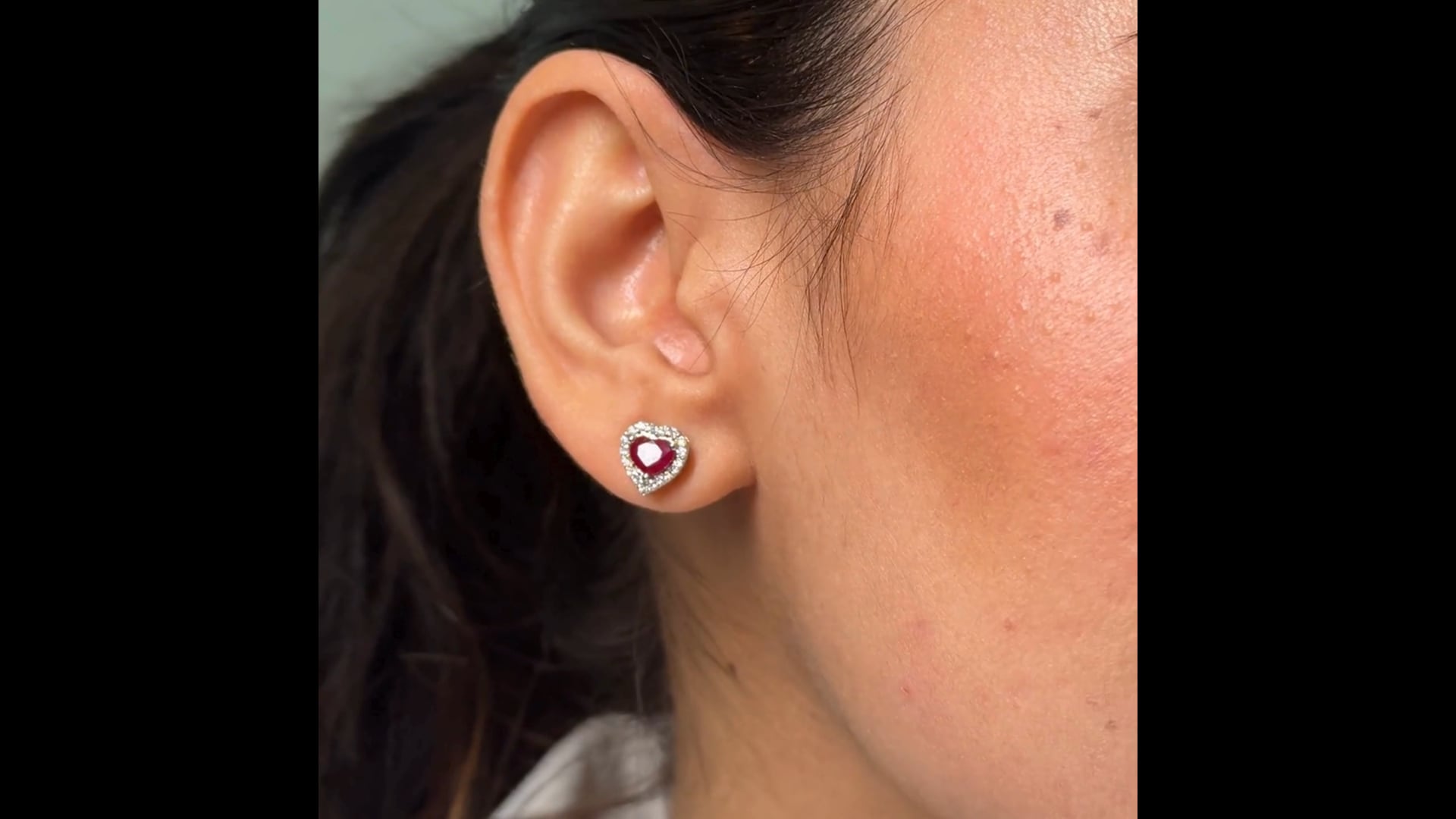 Boucles D'oreilles Clous En Or Blanc 14K Avec Rubis Cœur 5 Carats - Jisha