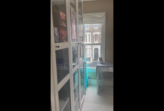 🏡🌞 Bright & Spacious Master Bedroom - W12 9PX Main Photo