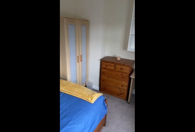 Double Room Available in Professional House Share! Main Photo