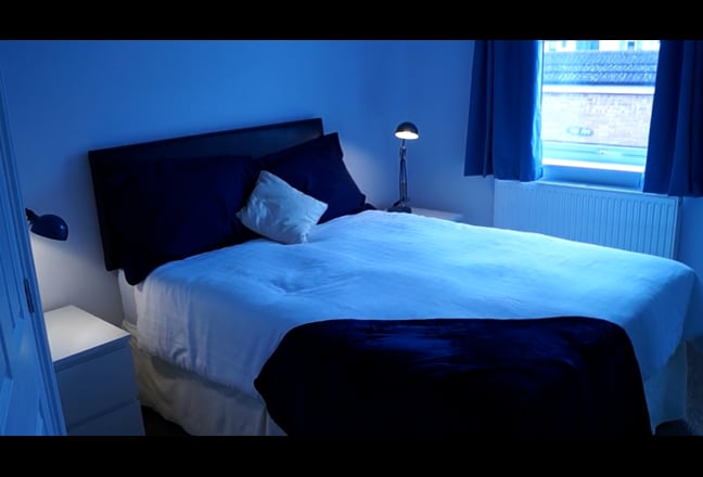 Gorgeous En Suite Room -Close to Airport Main Photo