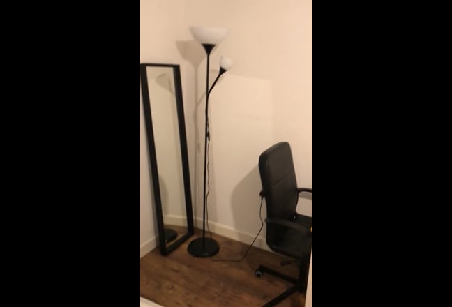 Double bedroom with en-suite (all bills incl) Main Photo