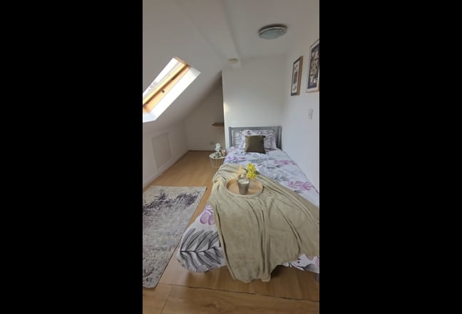 Large room available in Romford Main Photo