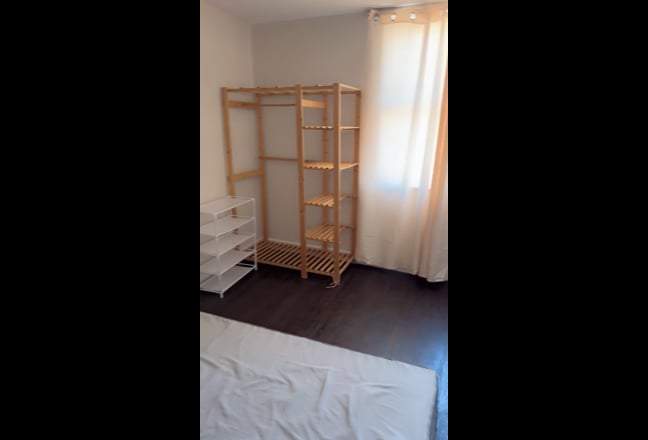 S5 Newly decorated shared flat Double & Single Rm Main Photo