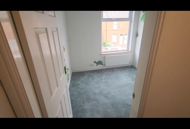 Bedroom and office/study room in a shared house Main Photo