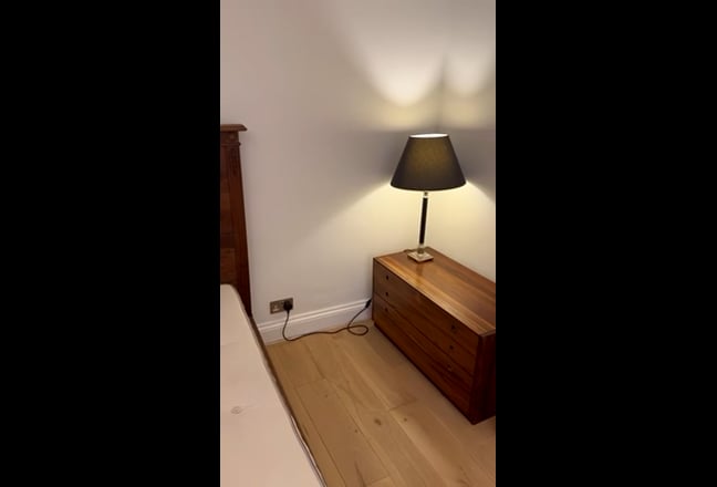 Large double room in friendly home Main Photo