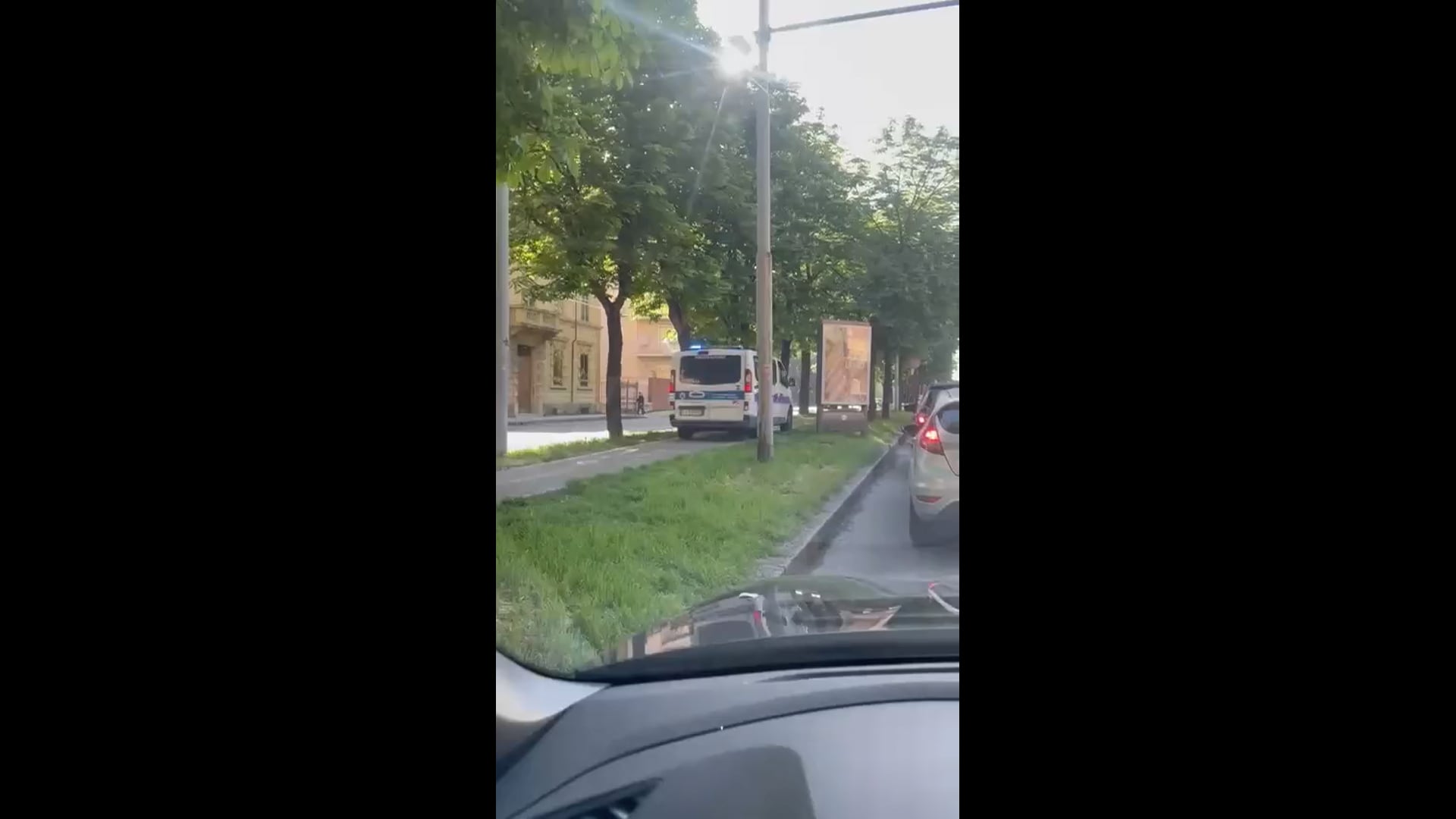 SEGNALAZIONE  Mezzo della polizia locale sfreccia sulla tangenziale delle bici