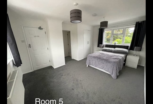Large Double En-Suite with Car Parking Main Photo