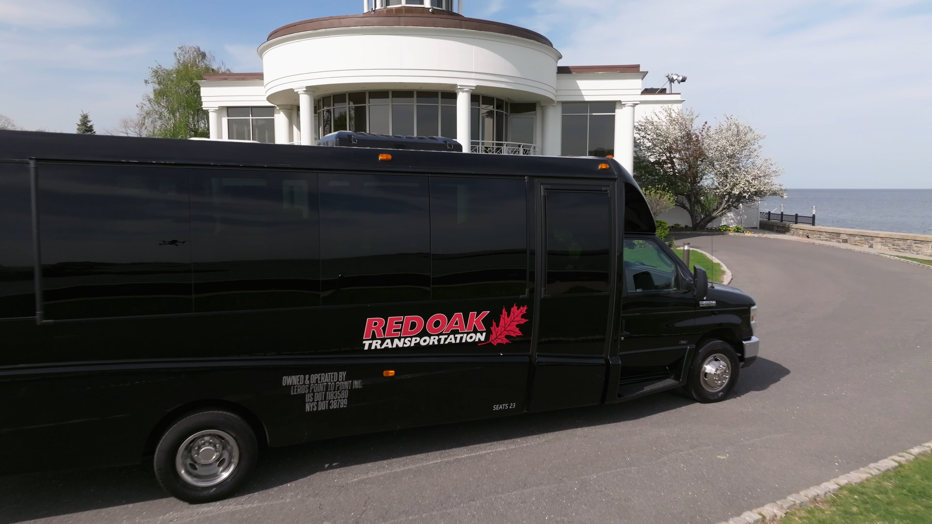 Red Oak Black Shuttle Bus 4K