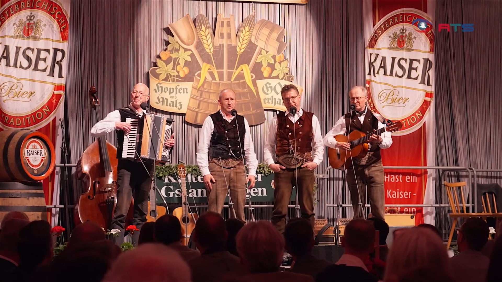 550-jahre-hofbraeu-kaltenhausen-gstanzl-musik-und-jubilaeumsbier