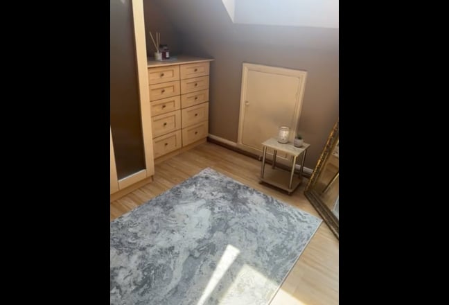 Spacious large double room  Main Photo