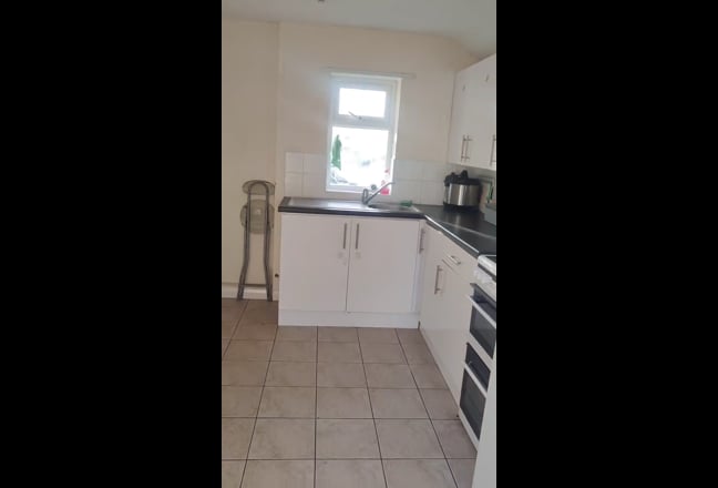 Room in shared house Main Photo
