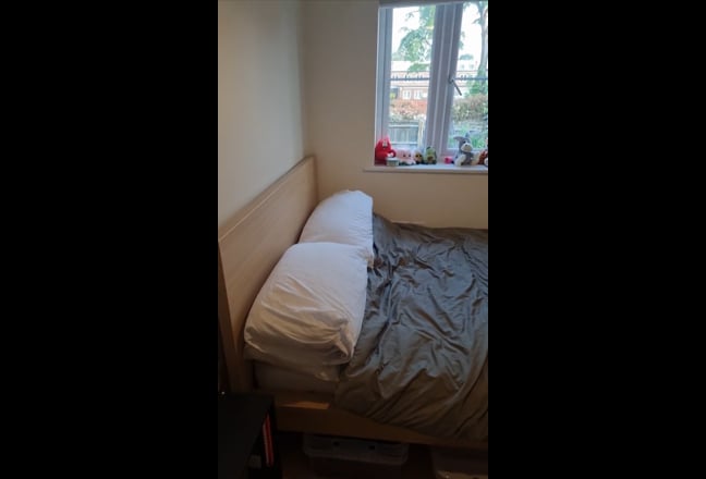 Double / Single room in 4 person house share - Wok Main Photo