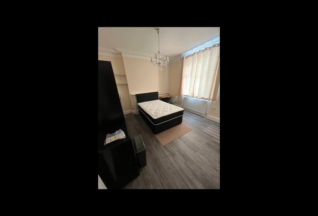 Luxurious double bed room  🤩🤩 in central location  Main Photo