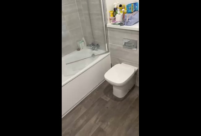  Double  Room  with  private  bathroom  For  Female ideally Main Photo