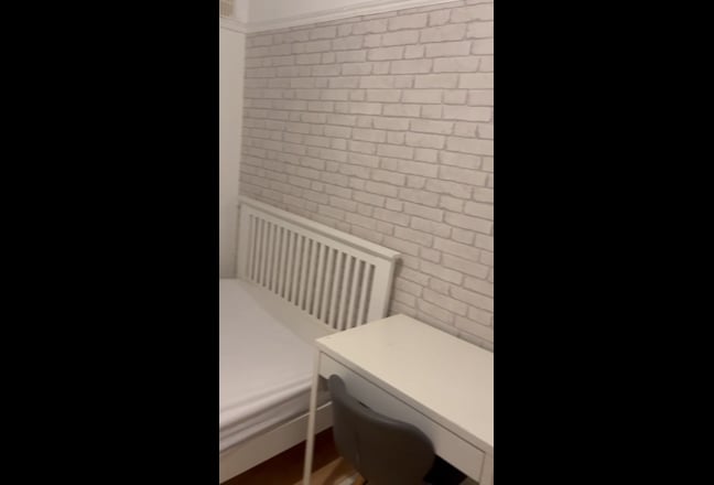 Double Room in Wallington Main Photo