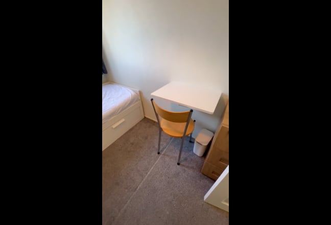 Room available to rent Main Photo