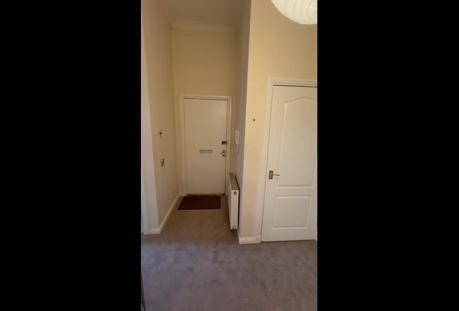 2 bedroom flat in west end near university Main Photo