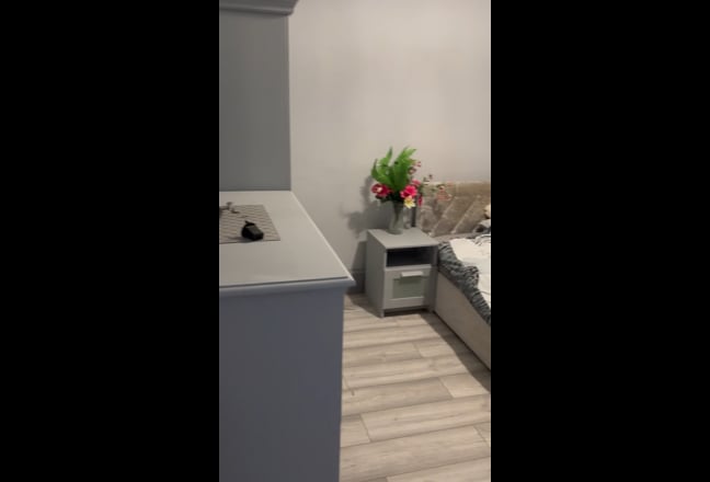 Spacious furnished double room Southfields SW19 Main Photo