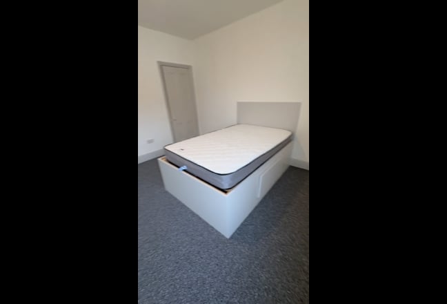 Large Double Room w/Storage - Walkley ALL BILLS IN Main Photo