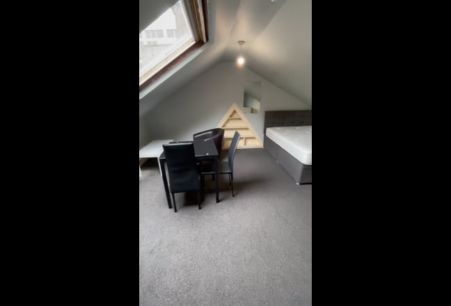 Huge room £1200pm ***bills included*** Main Photo