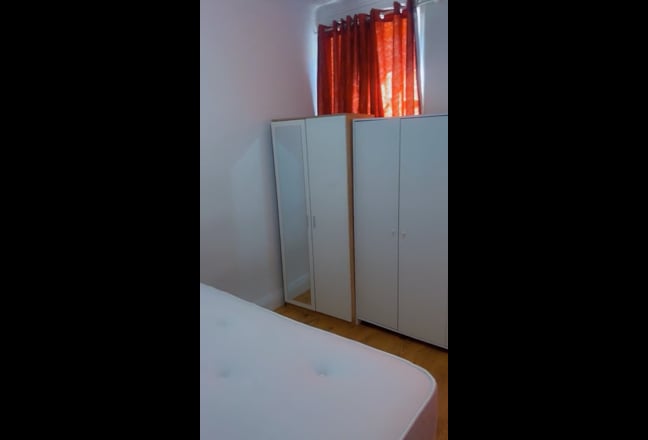 A Fully furnished double room in croydon high stre Main Photo
