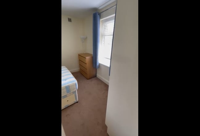 W4 immaculate room Main Photo