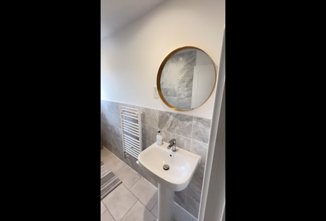 Double bedroom available in New built Town House Main Photo