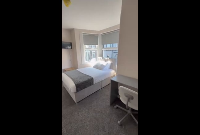 ✨ NEW en-suite rooms - all bills inc ✨ Main Photo