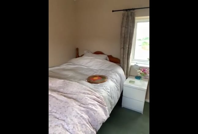 Double room available in quiet home  Main Photo