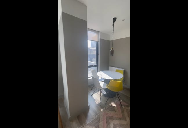 Ensuite room in 2b2b flat - 1 min from station Main Photo