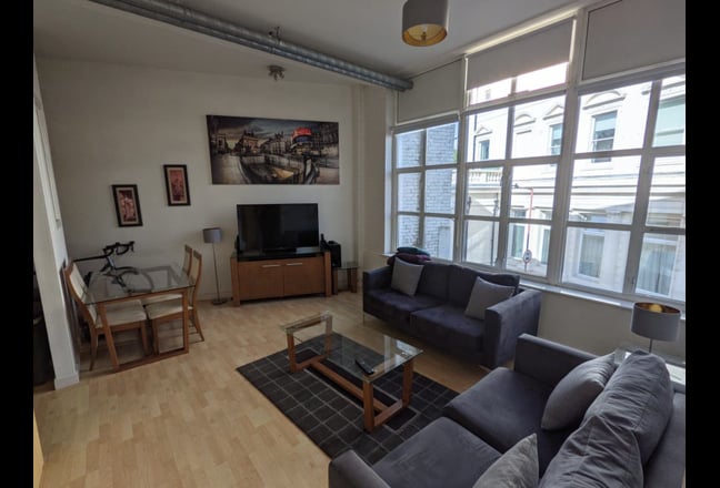 ** Double bedroom in modern & spacious flat! ** Main Photo