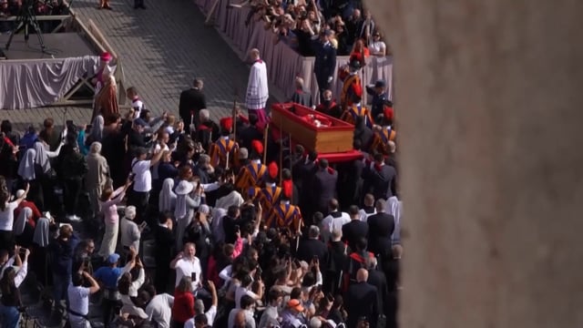 Pope Francis Dies: Huge crowds gather to see the Pontiff's body