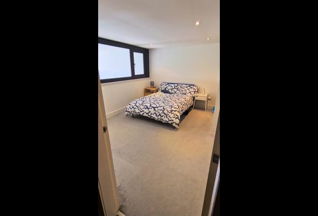 Double Bedroom in Large Open Plan Flat Main Photo