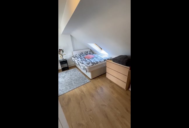 Luxury Ensuite, Fully Furnished with Desk  Main Photo
