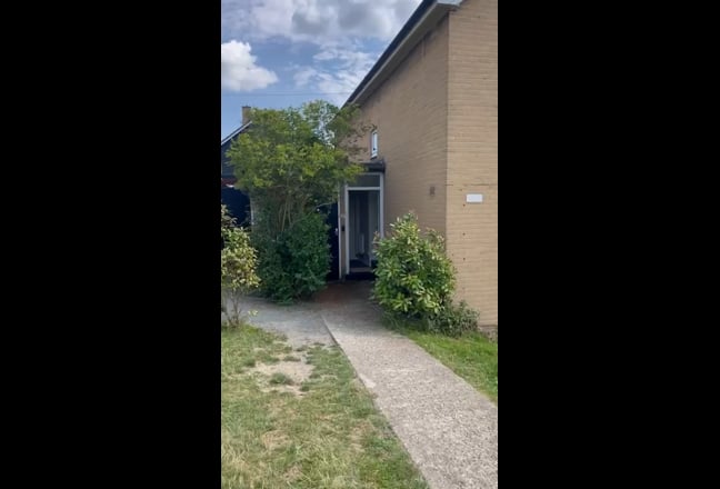 Double room in bright and spacious maisonette Main Photo