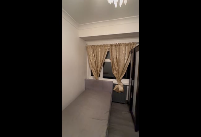  Single  Room Upton Park Green Street Muslim prefe Main Photo