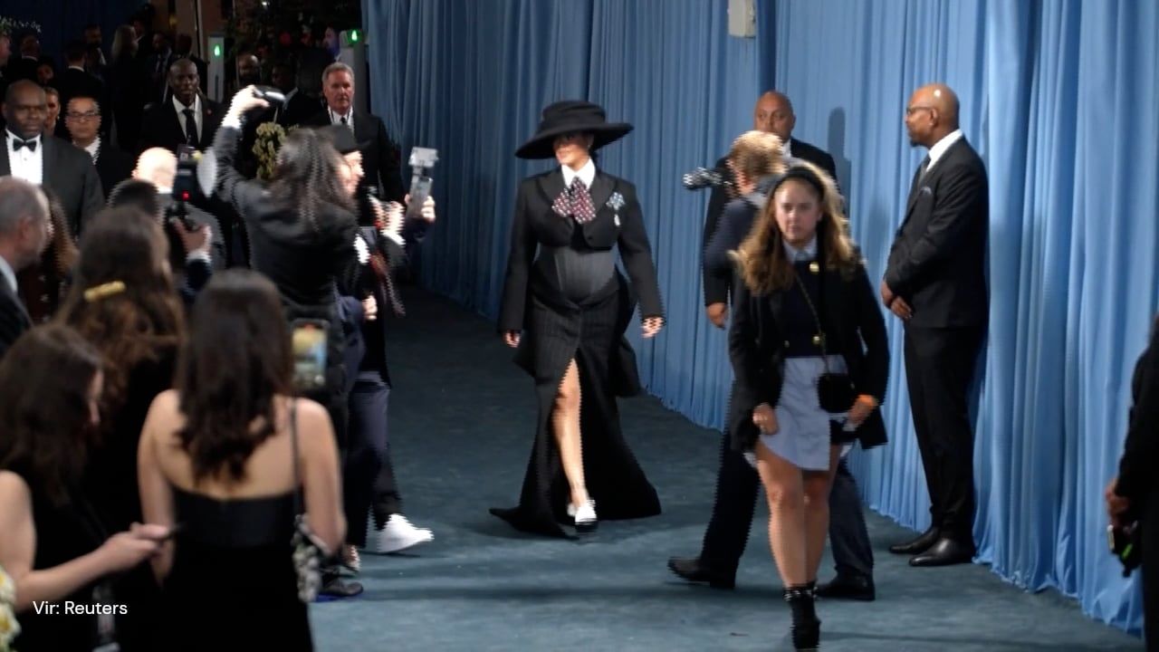 Rihanna na glamurozen način razkrila veselo novico