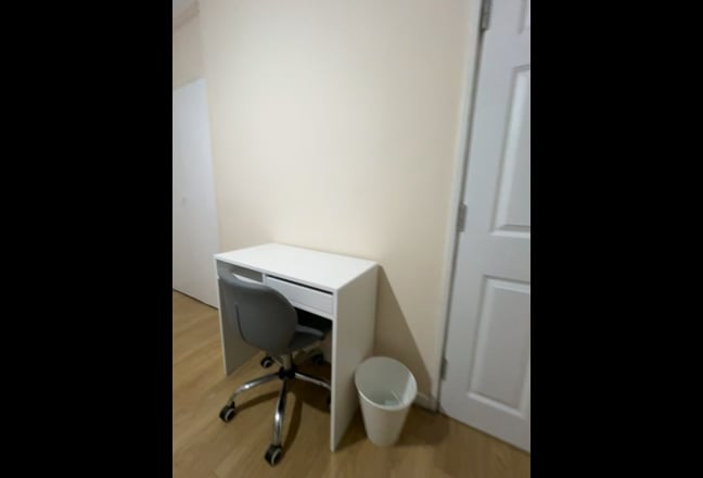 Spacious double room in Royal Oak. Main Photo