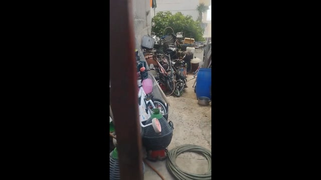 Πέραμα Αττικής: Σκύλος μονίμως αλυσοδεμένος στην οδό Καραϊσκάσκη 5-5-2025