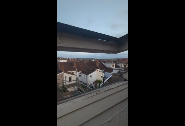 Amazing attic room near city centre BS3 1PU Main Photo