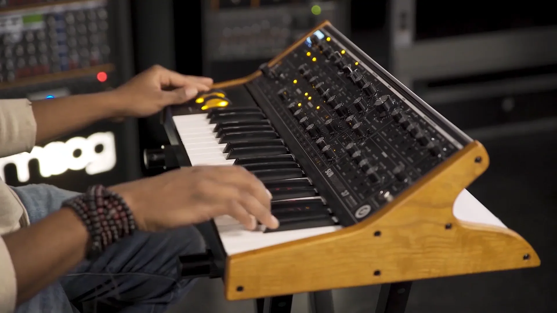 【極美品/】Moog Subsequent 37 モーグ ムーグ Moog Subsequent 37] A thorough explanation of Moog Pt.1 The