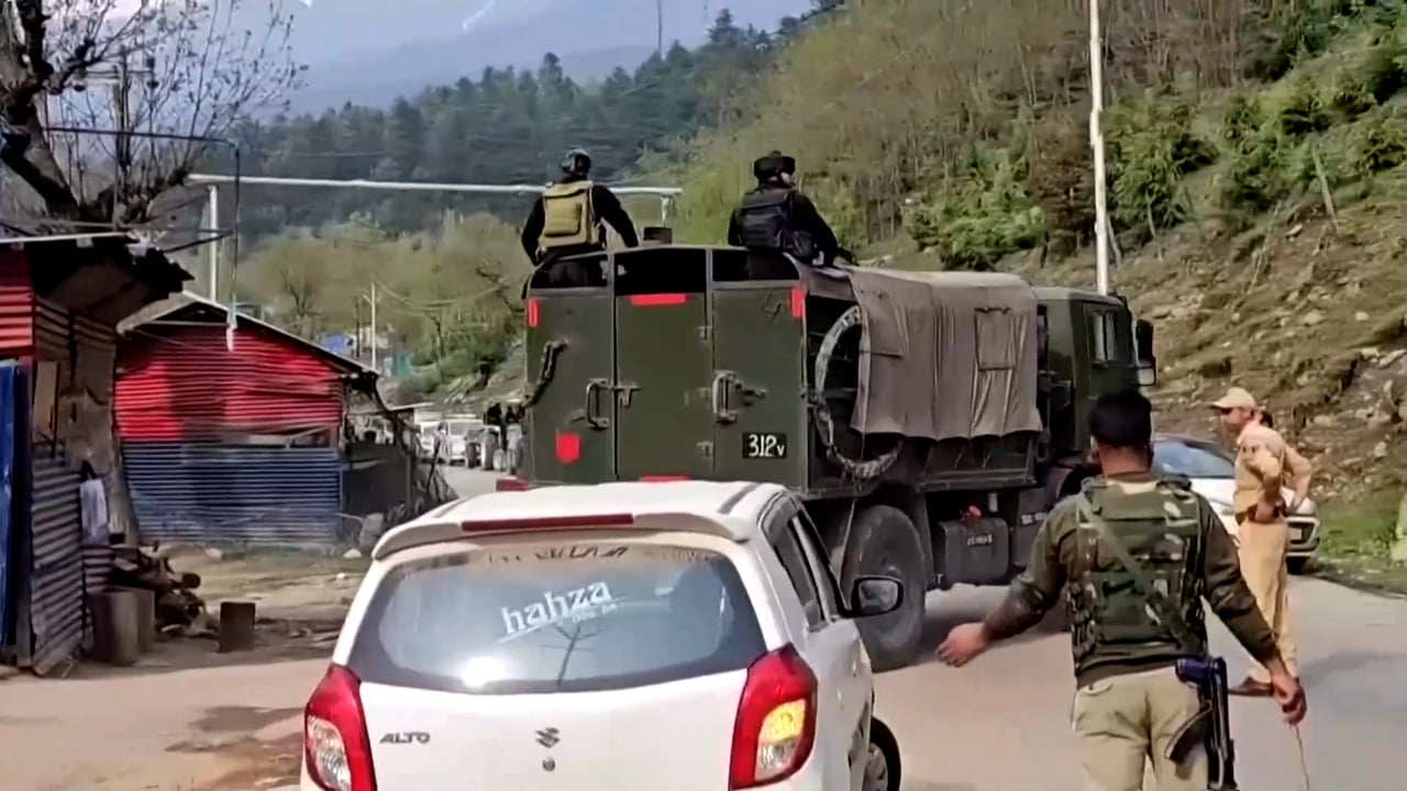 Indija udarila po Pakistanu: raketni napadi pretresli tudi Kašmir