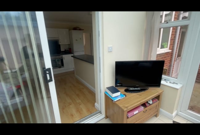 Cosy Dbl Room in Professional H/S Main Photo